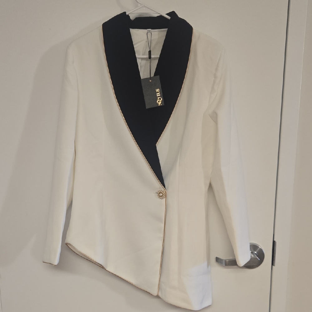 Stylish White Blazer with Black Shawl Collar -